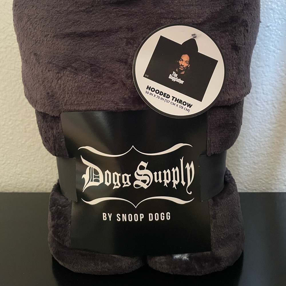 Snoop Dog Black Throw Blanket